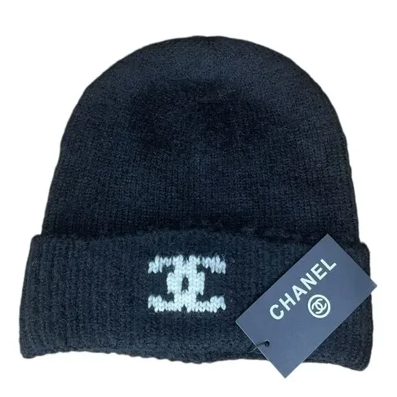 Luxury Beanie – Timeless Winter Accessory